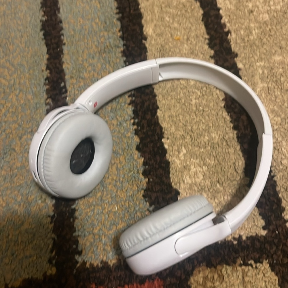 Selling sony headphone! - Picture 3 of 4